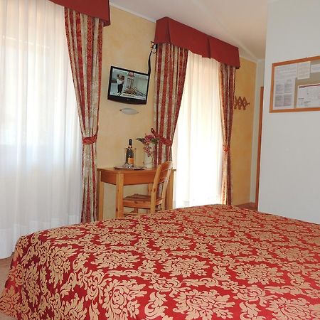 Albergo Eden Passo del Tonale Rum bild