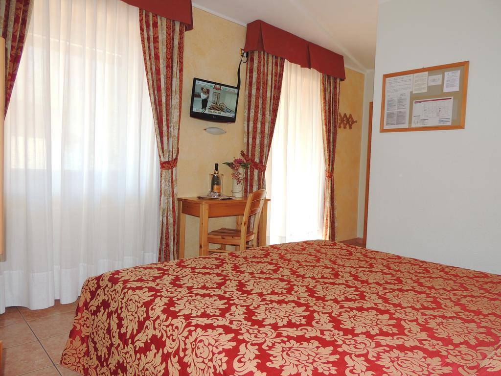 Albergo Eden Passo del Tonale Rum bild