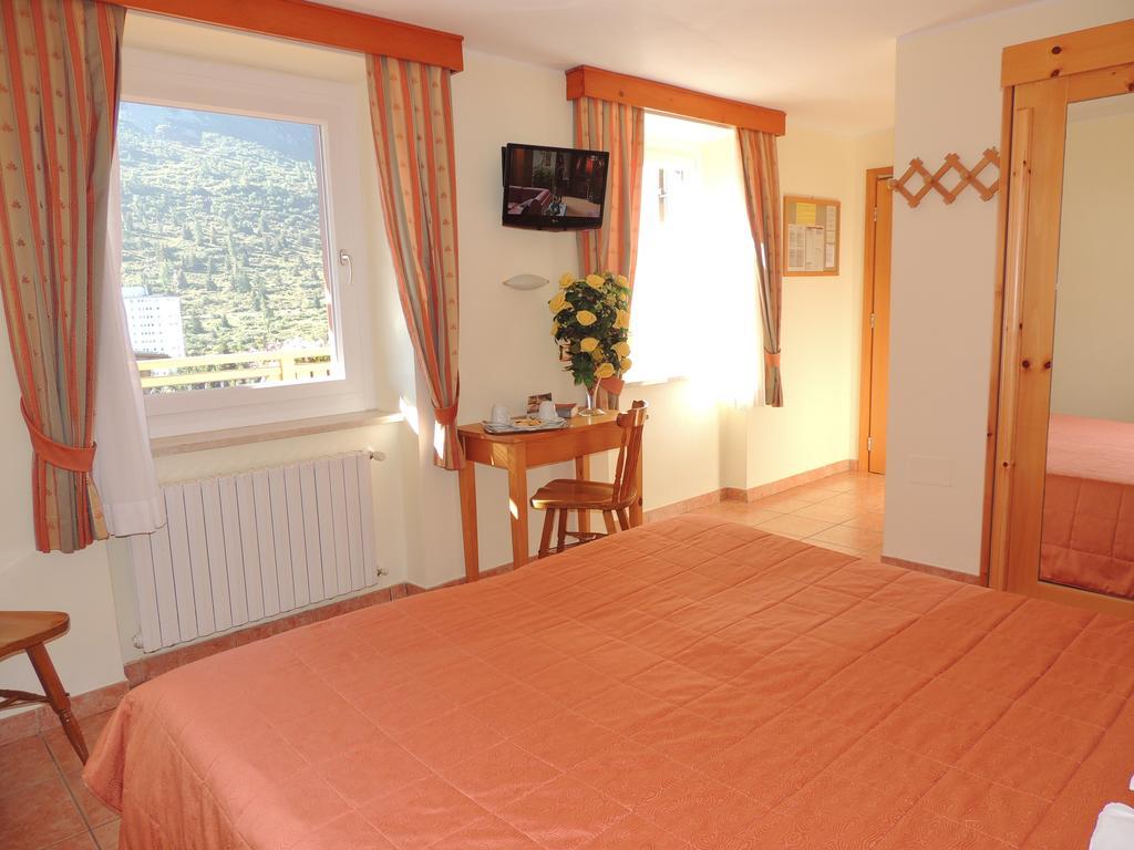 Albergo Eden Passo del Tonale Rum bild